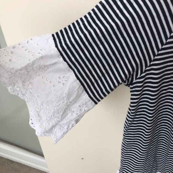 Stripes top with eyelet sleeves - Picture 2 of 2